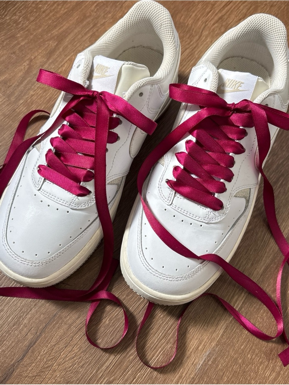 Nike White Women's Sneakers with Fuchsia Satin Laces